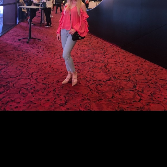 Leith Cold Shoulder Ruffle Top - Picture 6 of 6